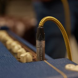 Adam Hall Cables 5 Star Instrument Kabel - 3m Neutrik Vinklet jack til jack